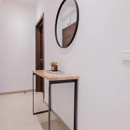 Fl 1 Thelodge - Charming Retreat By Homely Διαμέρισμα