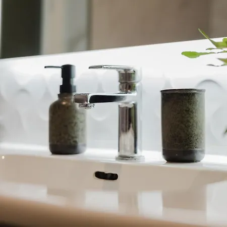 Fl 1 Thelodge - Charming Retreat By Homely Διαμέρισμα *