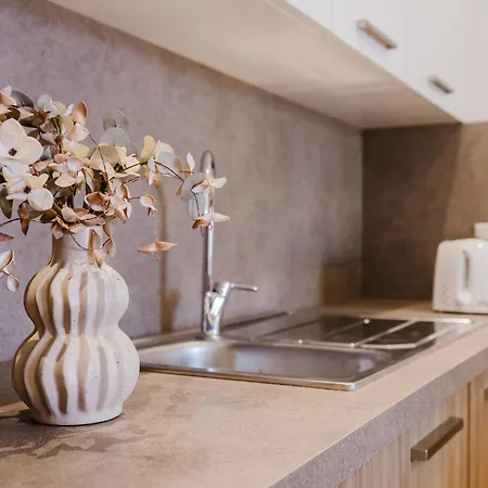 Fl 1 Thelodge - Charming Retreat By Homely Διαμέρισμα