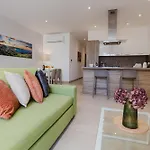 아파트 Fl 1 Thelodge - Charming Retreat By Homely *